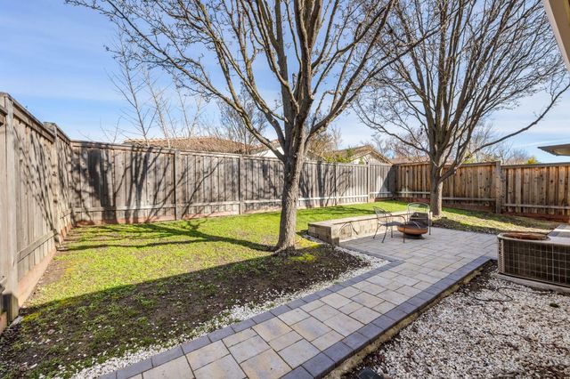 2221 Bay Horse Ln, Sacramento, CA 95835