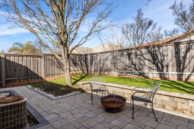 2221 Bay Horse Ln, Sacramento, CA 95835