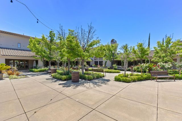 2221 Bay Horse Ln, Sacramento, CA 95835