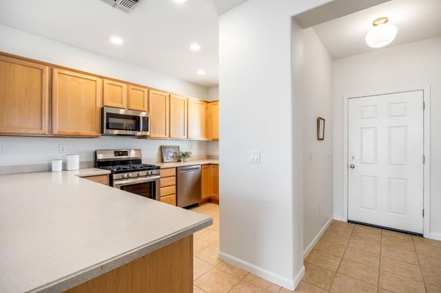 2221 Bay Horse Ln, Sacramento, CA 95835