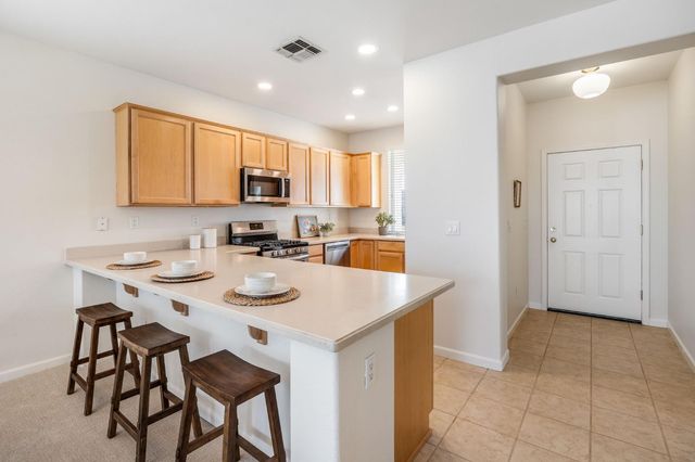 2221 Bay Horse Ln, Sacramento, CA 95835