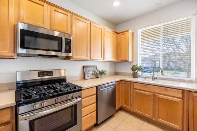 2221 Bay Horse Ln, Sacramento, CA 95835