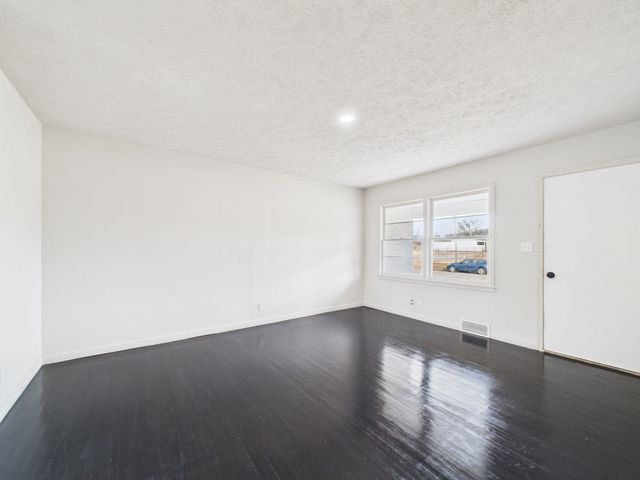 1607 N Pershing St, Wichita, KS 67208