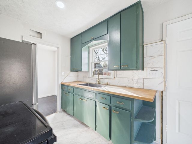 1607 N Pershing St, Wichita, KS 67208