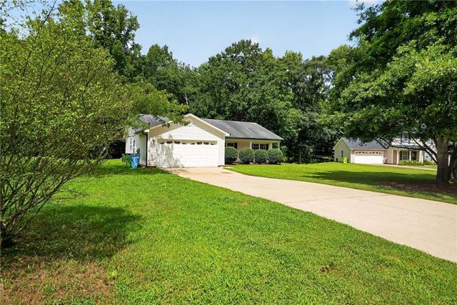 2015 Jefferson Way, Mcdonough, GA 30252