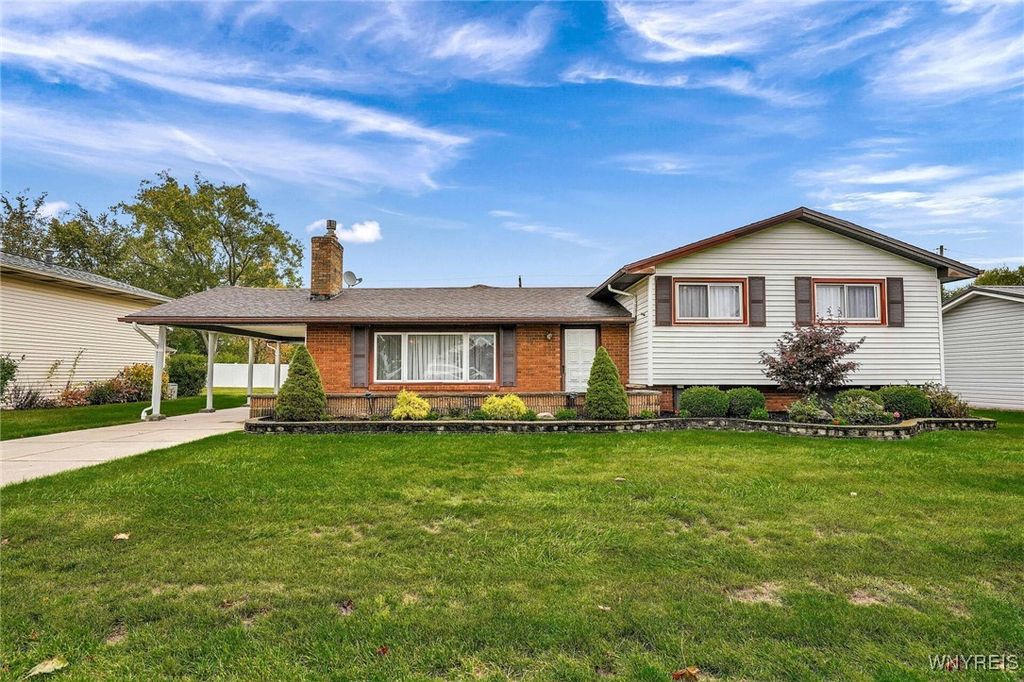 11 Bradwood Road, West Seneca, NY 14224