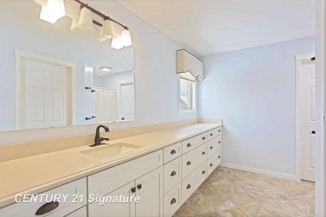 5 Logmark Place, Saginaw Twp, MI 48603