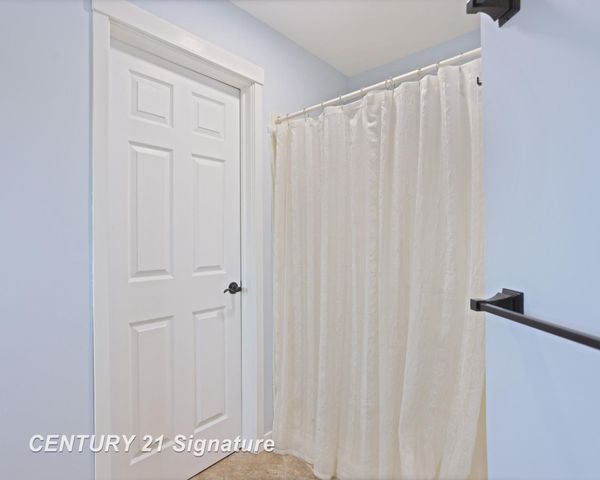 5 Logmark Place, Saginaw Twp, MI 48603