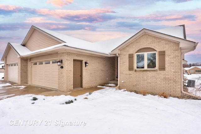 5 Logmark Place, Saginaw Twp, MI 48603