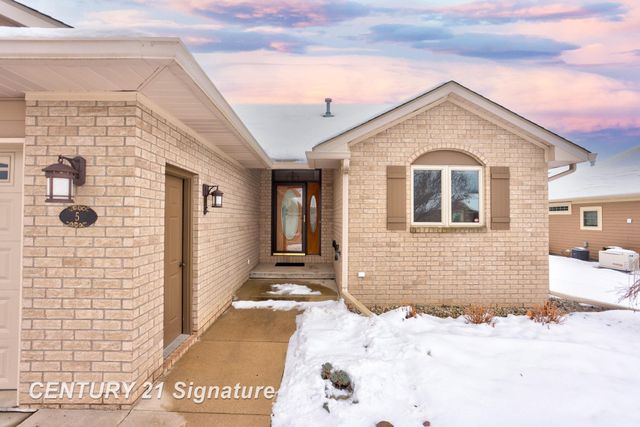 5 Logmark Place, Saginaw Twp, MI 48603