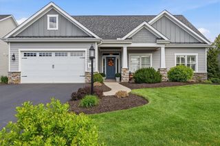 228 Indian Ridge Ln, North Strabane, PA 15317