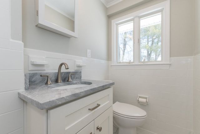 689 Old Connecticut Path, Framingham, MA 01701