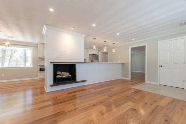 689 Old Connecticut Path, Framingham, MA 01701