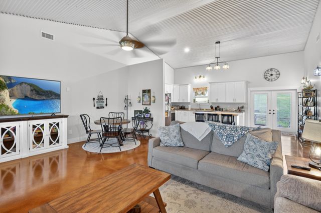 142 Mount Vernon Rd, Bethpage, TN 37022