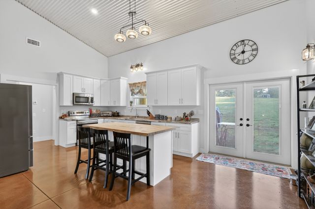 142 Mount Vernon Rd, Bethpage, TN 37022