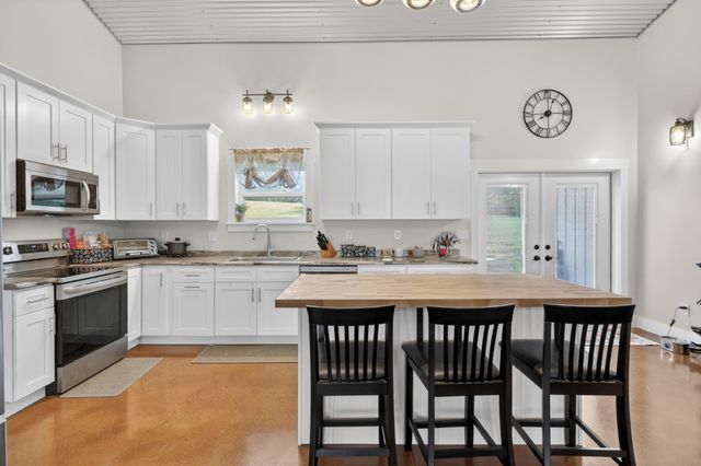 142 Mount Vernon Rd, Bethpage, TN 37022
