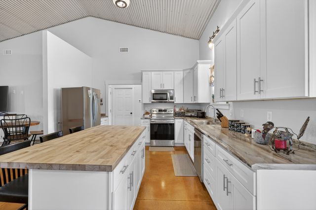 142 Mount Vernon Rd, Bethpage, TN 37022
