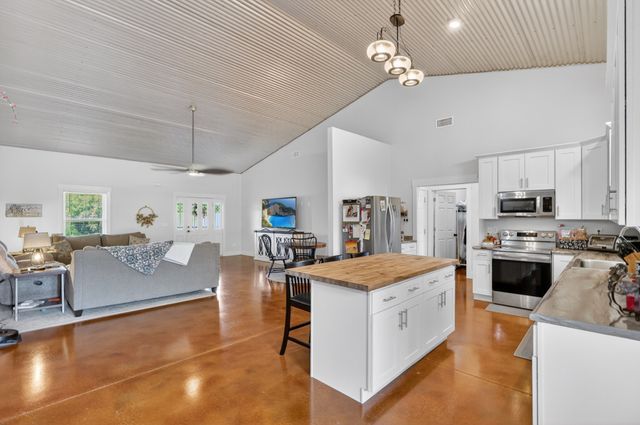 142 Mount Vernon Rd, Bethpage, TN 37022
