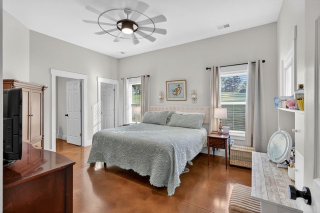 142 Mount Vernon Rd, Bethpage, TN 37022