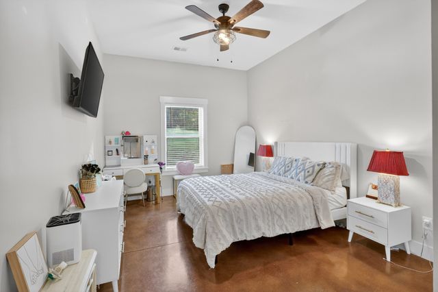 142 Mount Vernon Rd, Bethpage, TN 37022