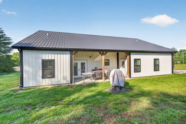 142 Mount Vernon Rd, Bethpage, TN 37022