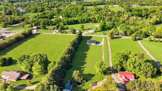 142 Mount Vernon Rd, Bethpage, TN 37022