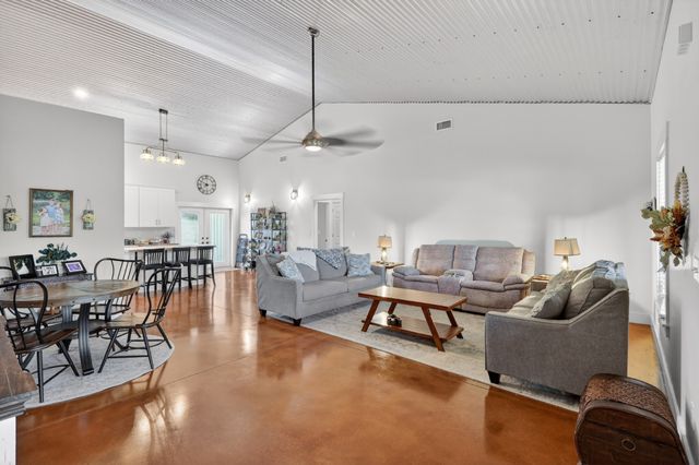 142 Mount Vernon Rd, Bethpage, TN 37022