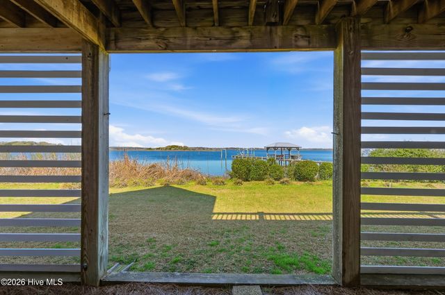 5 Osprey Circle, Sneads Ferry, NC 28460