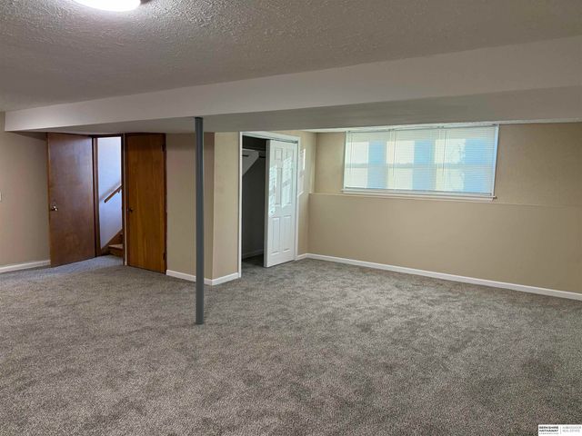 5052 Arcadia Avenue, Omaha, NE 68104