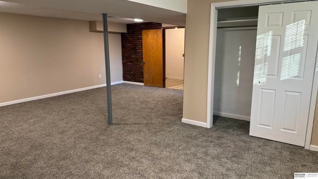 5052 Arcadia Avenue, Omaha, NE 68104