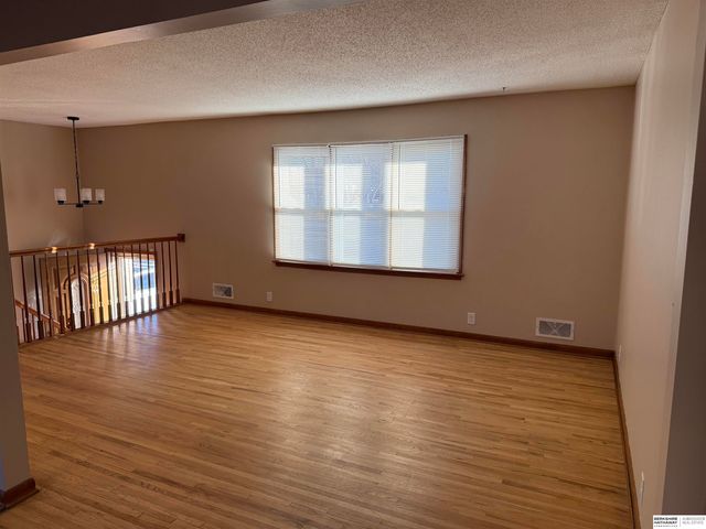 5052 Arcadia Avenue, Omaha, NE 68104