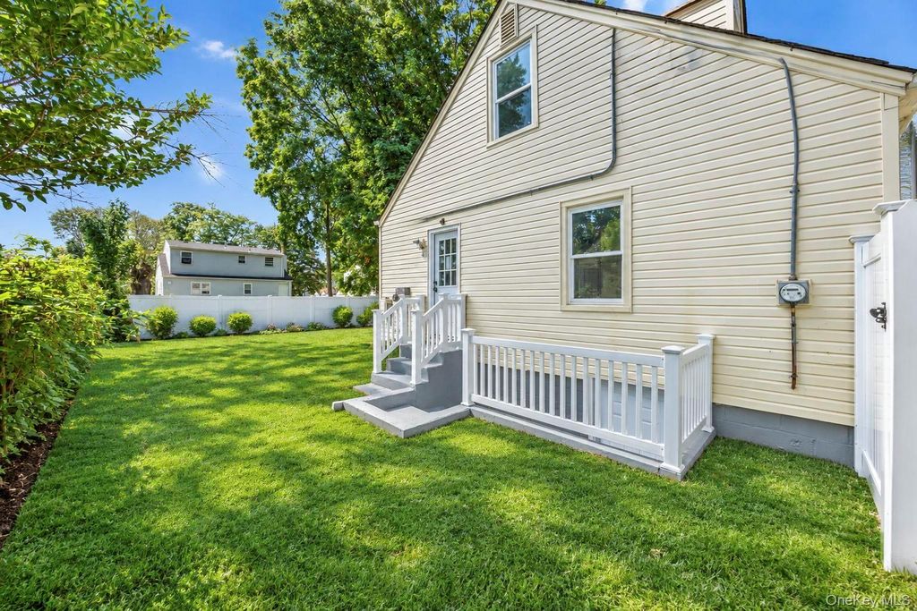 130 Elk Street, Wyandanch, NY 11798 — photo 4