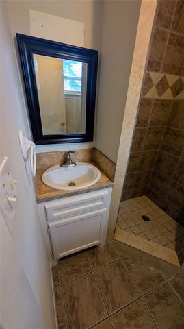 811 1/2 Sabine Street, Houston, TX 77007