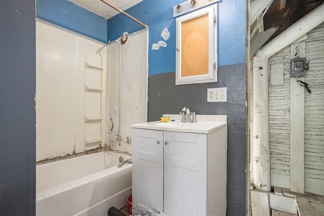 207 S Capital Avenue, Athens, MI 49011