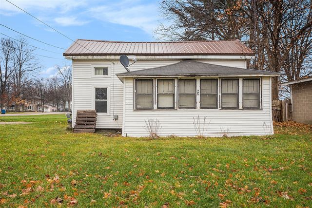 207 S Capital Avenue, Athens, MI 49011