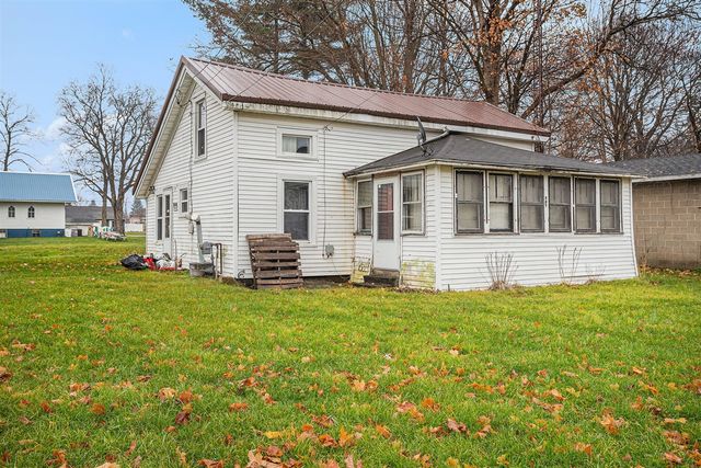 207 S Capital Avenue, Athens, MI 49011