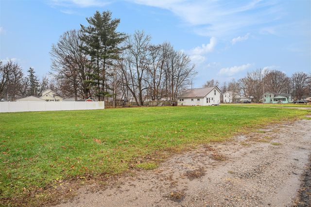 207 S Capital Avenue, Athens, MI 49011