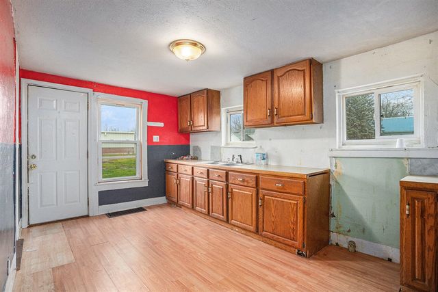 207 S Capital Avenue, Athens, MI 49011