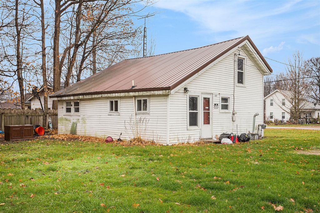 207 S Capital Avenue, Athens, MI 49011