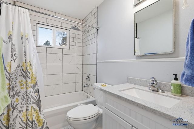 711 E OAKLAND, Rapid City, SD 57701