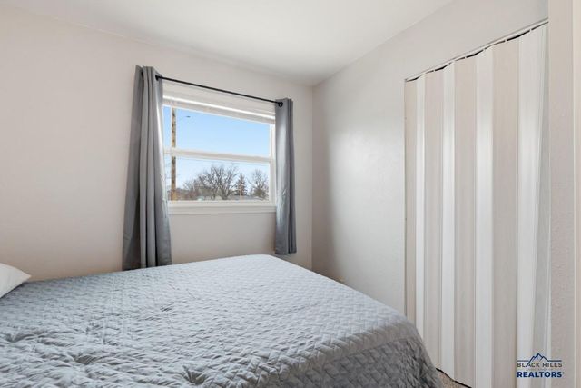 711 E OAKLAND, Rapid City, SD 57701