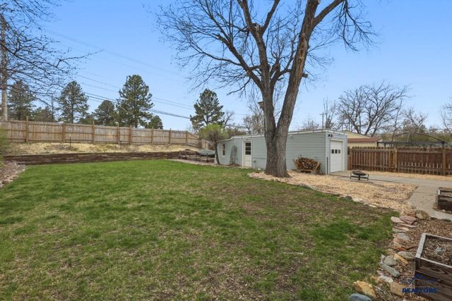 711 E OAKLAND, Rapid City, SD 57701