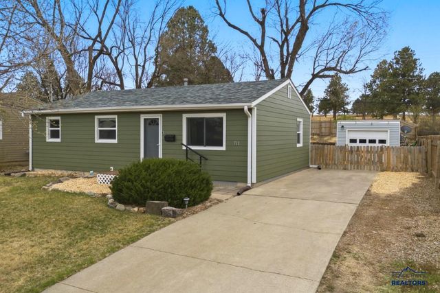 711 E OAKLAND, Rapid City, SD 57701