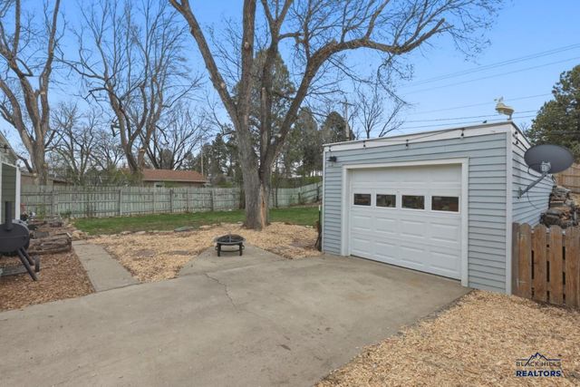 711 E OAKLAND, Rapid City, SD 57701
