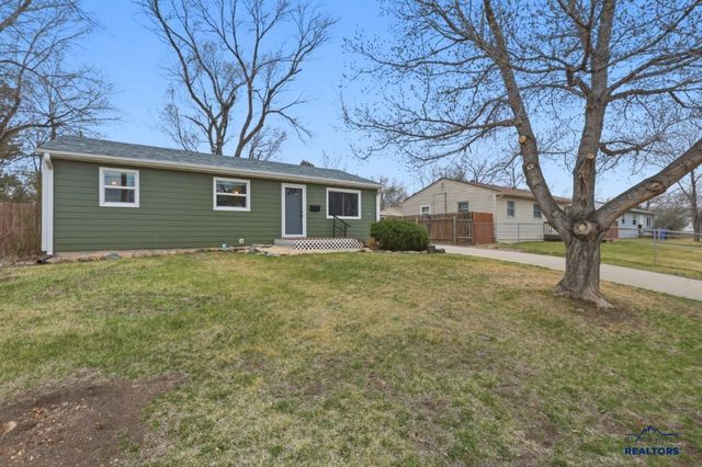 711 E OAKLAND, Rapid City, SD 57701