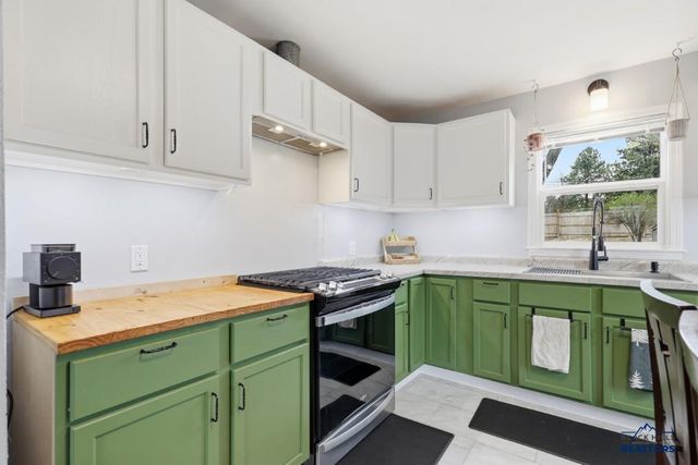 711 E OAKLAND, Rapid City, SD 57701
