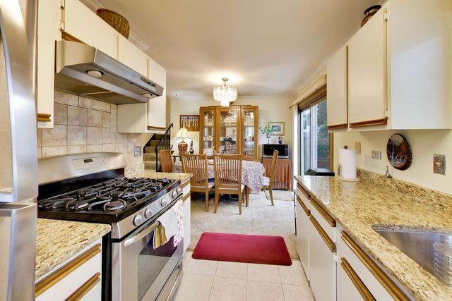 1009 Beverly Court, Lombard, IL 60148