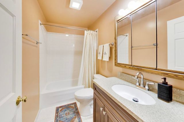 1009 Beverly Court, Lombard, IL 60148