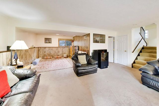 1009 Beverly Court, Lombard, IL 60148