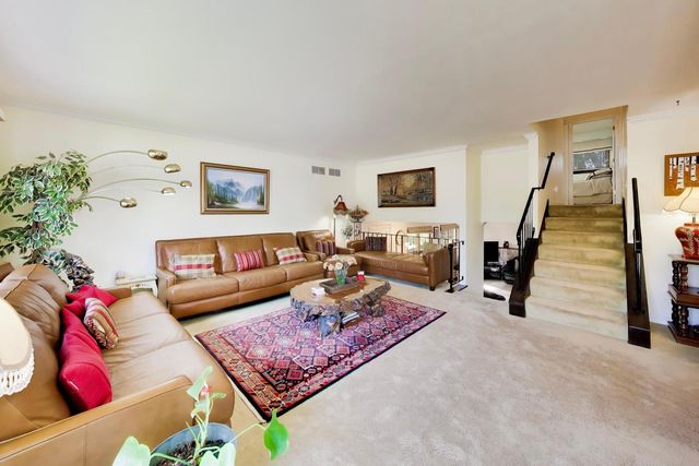 1009 Beverly Court, Lombard, IL 60148